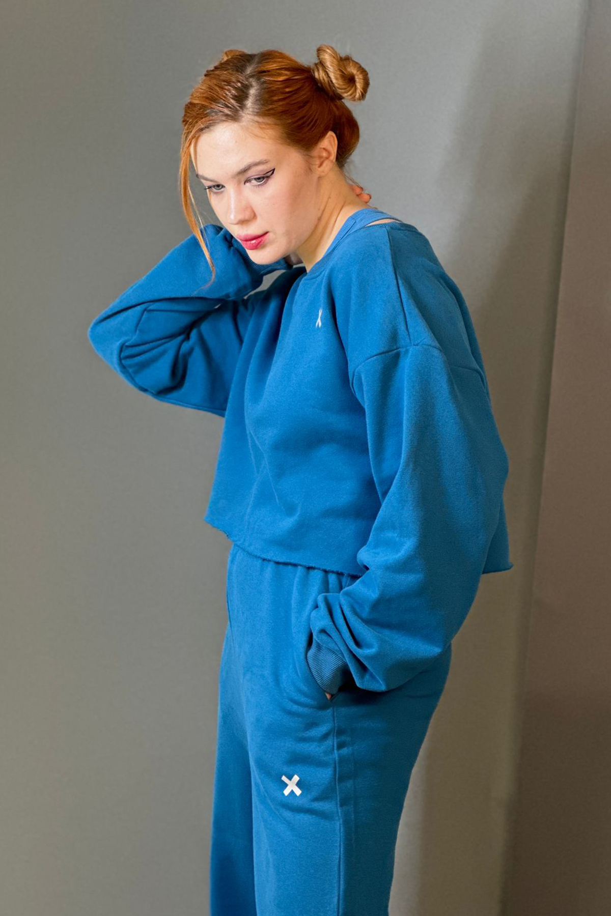 Time-Out-X-Cropped-Workout-Sweatshirt-blue-model-4